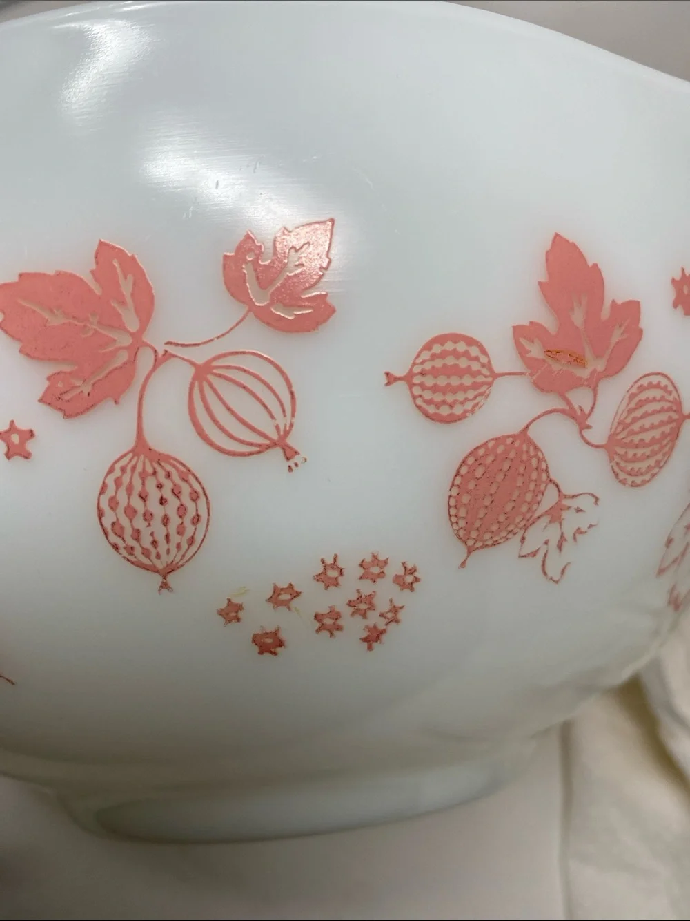 Vintage Pyrex #443 White & Pink Gooseberry Mixing Bowl 2.5 Qt.
